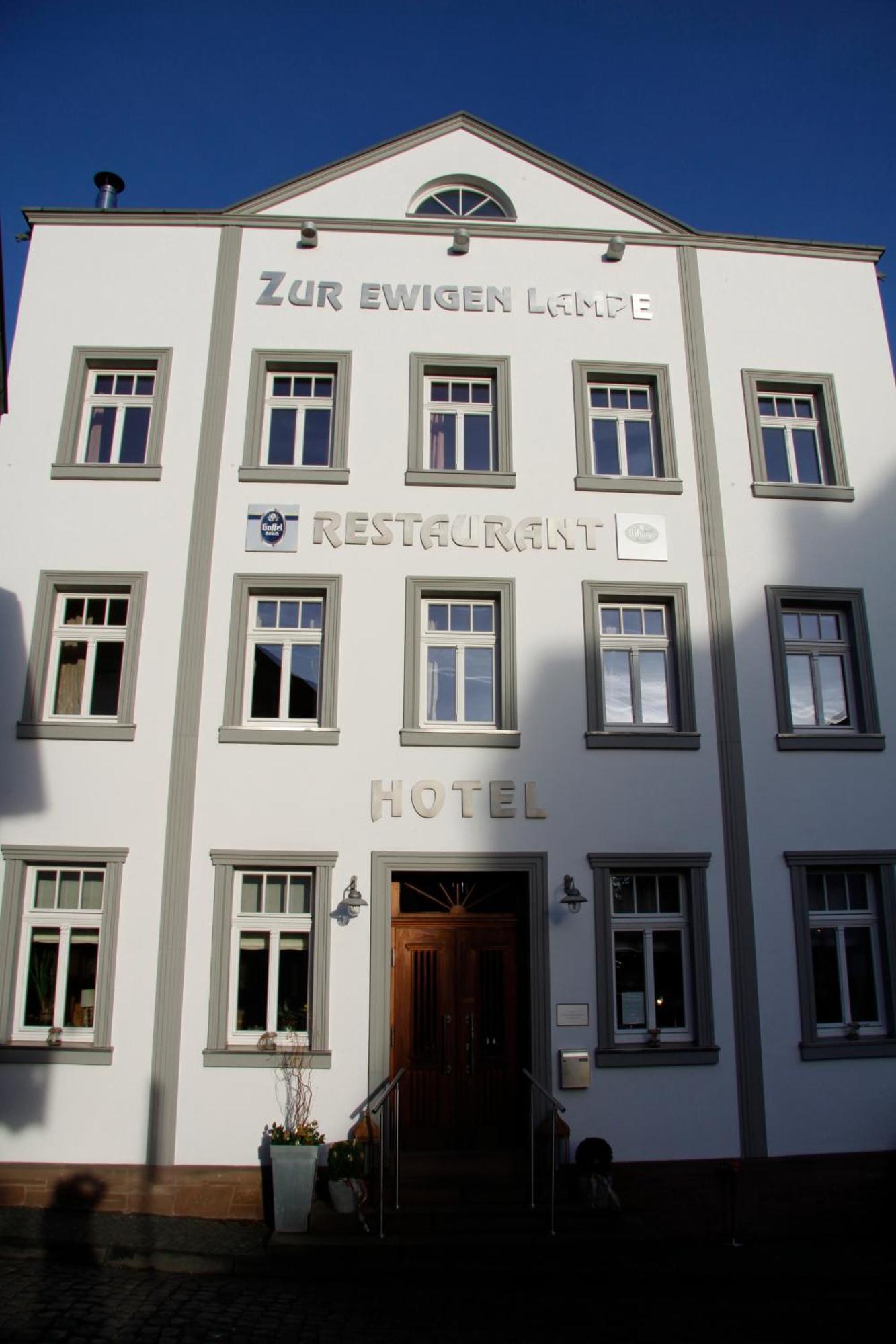 Zur Ewigen Lampe Romantisches Landhotel Nideggen Exterior foto