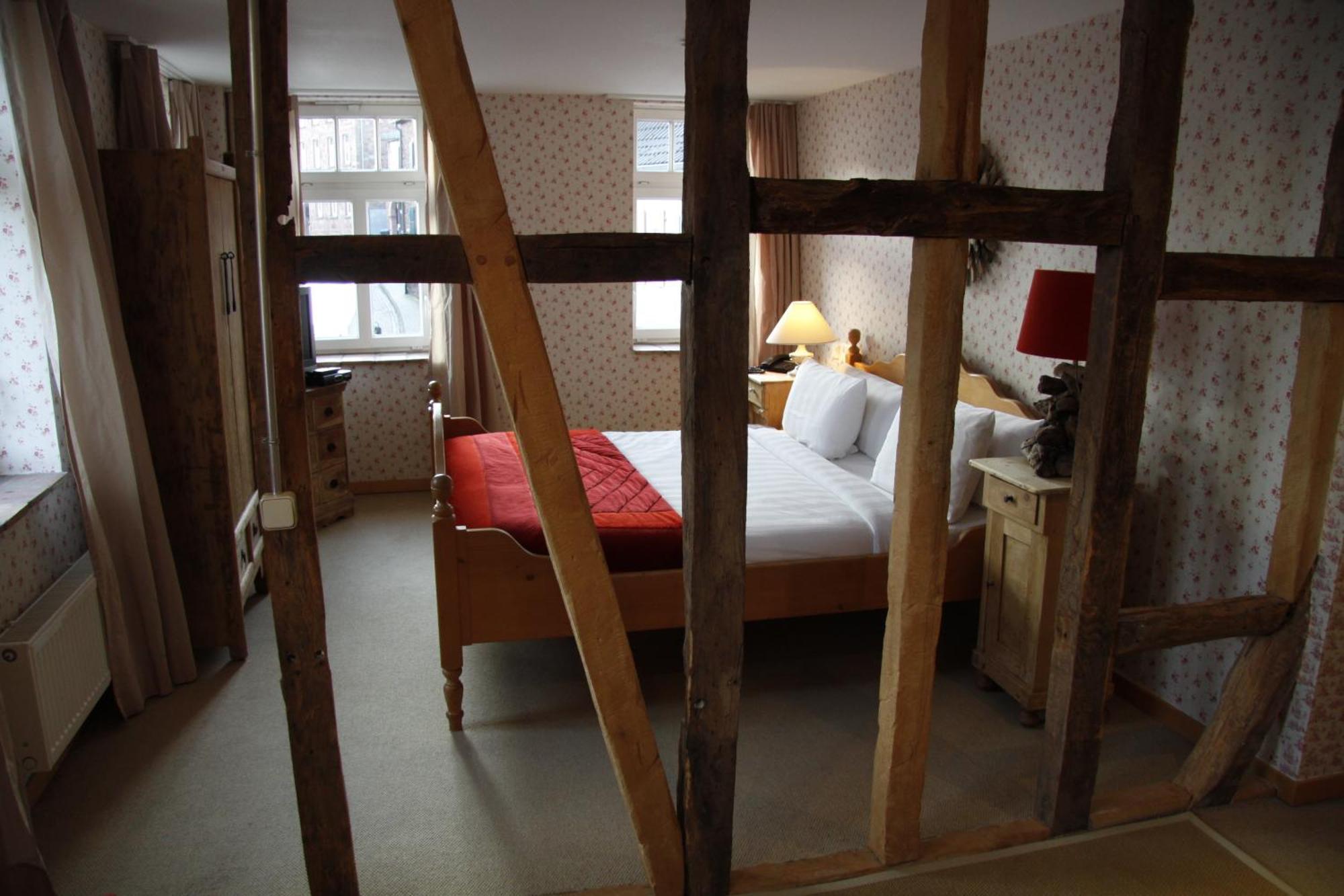 Zur Ewigen Lampe Romantisches Landhotel Nideggen Zimmer foto